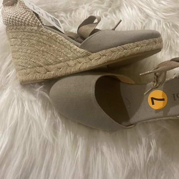 Brand new sandals - Picture 4 of 4